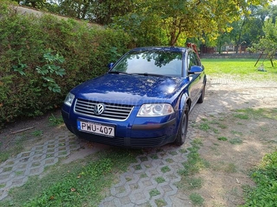 VOLKSWAGEN PASSAT 1.6 Trendline Business