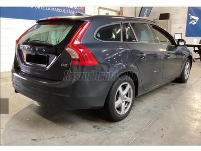 VOLVO V60 1.6 D [D2] Kinetic Garanciával - Téli-Nyári gumi - Végig vezetett szervizkönyv