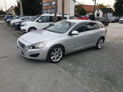 VOLVO V60 2.0 D [D3] Momentum Geartronic 5 HENGERES.163 LE