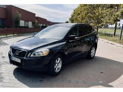 VOLVO XC60 2.0 D Momentum Geartronic