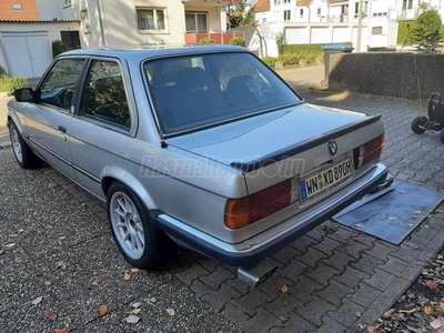 BMW 323i