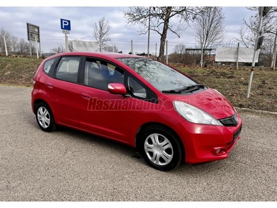 HONDA JAZZ 1.4 Elegance MEGKÍMÉLT ÁLLAPOT/ DIGIT KLÍMA/ TÉLI GUMI/ AZONNAL ELVIHETŐ