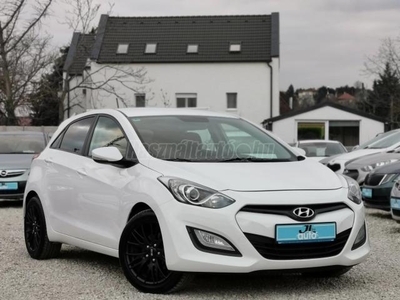 HYUNDAI I30 1.4i Comfort Navigávió+Tolatókamera+Alufelni+T.radar+++