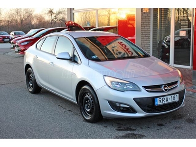 OPEL ASTRA J Sedan 1.4 T Enjoy Magyarországi