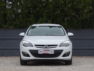 OPEL ASTRA J Sports Tourer 1.6 CDTI Start-Stop Cosmo DIGIT-136eKM-KAMERA-ÜLÉSFŰTÉS-TOLATÓ'KAMERA-SZERV.KÖNYV