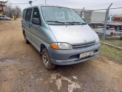 TOYOTA HI-ACE Hiace 2.4 TD 4x4 Panel Van Toyota Hiace 2.4TD. 4X4 6személyes