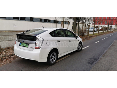 TOYOTA PRIUS PLUG-IN