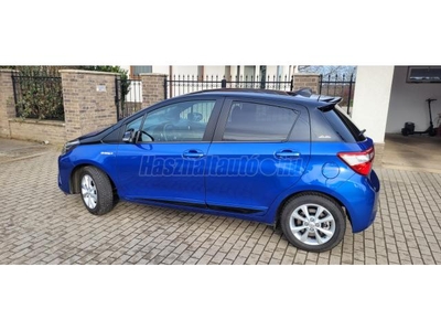 TOYOTA YARIS 1.5 Hybrid Selection Elegant e-CVT MAGYARORSZÁGI/1 TULAJDONOS/SZKÖNYV/KAMERA/CARPLAY/ALU/TEMPOMAT/DIGITKLÍMA