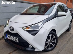 Toyota Aygo 1.0 x-cite + cool&safe + smart /Egy...