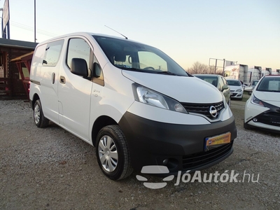 NISSAN NV200