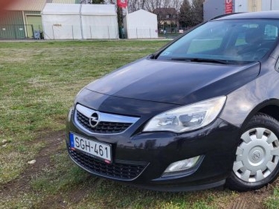 Opel Astra J Sports Tourer 1.7 CDTI Cosmo SZERV...