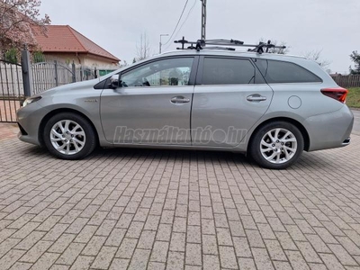 TOYOTA AURIS Touring Sports 1.8 HSD Live TSS (Automata)