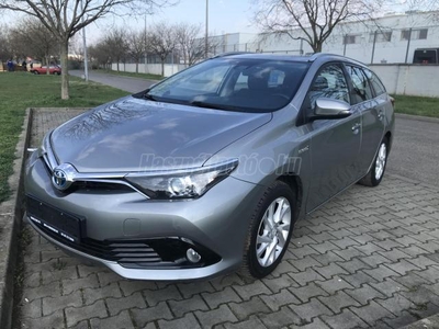 TOYOTA AURIS Touring Sports 1.8 HSD Live TSS (Automata) GARANTÁLT KM! NAVIGÁCIÓ! Gyári fényezés!