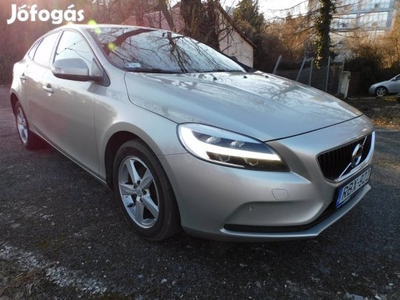 Volvo V40 2.0 D [D2] Momentum Vezetett szervizk...