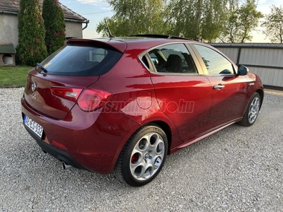 ALFA ROMEO GIULIETTA 2.0 JTDM-2 Distinctive Qv-line-Üvegtető-Bőr-Ülésfűtés-Bose zene-Sérülésmentes