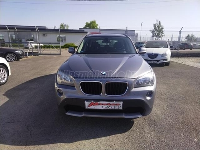 BMW X1 sDrive18d GYÁRI FÉNYEZÉS.VEZETETT SZERVIZKÖNYV.ÚJSZERŰ GUMIK!