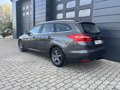 FORD FOCUS 1.5 TDCI Titanium SZERVIZKÖNYV / 27% ÁFÁS / 1.TULAJ / MAGYARORSZÁG-i / ÜLÉSFŰTÉS / VONÓHOROG