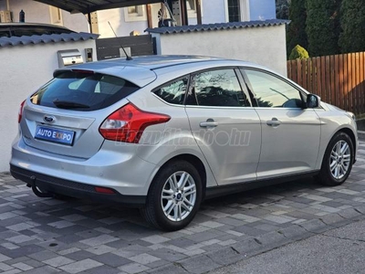 FORD FOCUS 1.6 Ti-VCT Titanium SZERVIZKÖNYV - NAVI - tolatókamera