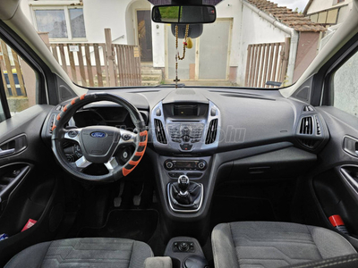 FORD TOURNEO Connect 205 SWB Titanium