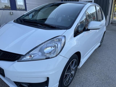 HONDA JAZZ 1.4 S Becsületesnepper SI