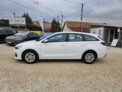 HYUNDAI I30 1.6 CRDi LP Life GARANCIÁLIS-MAGYARORSZÁGON VÁSÁROLT-VEZETETT SZERVIZKÖNYV-ELSŐ TULAJDONOSTÓL!