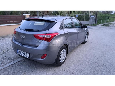 HYUNDAI I30 1.6 MPi Business (Automata) Kevés kilóméter . NAVIGÁCIÓ