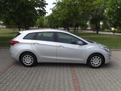 HYUNDAI I30 CW 1.4i Travel Edition 121.855 km!!!