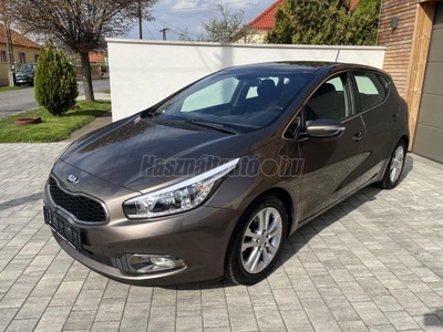 KIA CEE'D 1.6 CRDI Limitált Prémium Brazuca. Szkönyv. Navi. kamera!