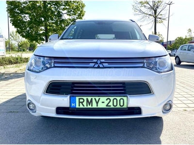 MITSUBISHI OUTLANDER 2.0 PHEV Instyle Navi 4WD CVT