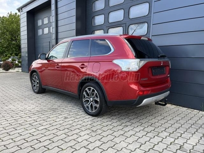 MITSUBISHI OUTLANDER 2.2 DI-D Instyle Navi 4WD SZERVIZKÖNYV / 7FŐ / KAMERA / ROCKFOOD HIFI / NAPFÉNYTETŐ