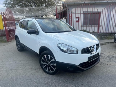 NISSAN QASHQAI 1.6 360 VEZETETT SZERVIZKÖNYV! NAVI-KAMERA-TEMPOMAT-PANORÁMATETŐ