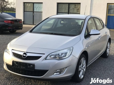 Opel Astra J 1.6 Enjoy ++Végigszervizelt++110eK...