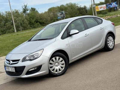 OPEL ASTRA J Sedan 1.6 Enjoy EURO6 Magyarországi. Első tulajdonostól. Garantált 95 ezer km. Szervizkönyv!