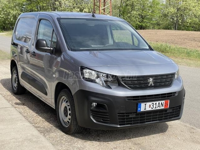 PEUGEOT PARTNER 1.5 BlueHDi 130 Premium L1 1000 Szervizkönyv