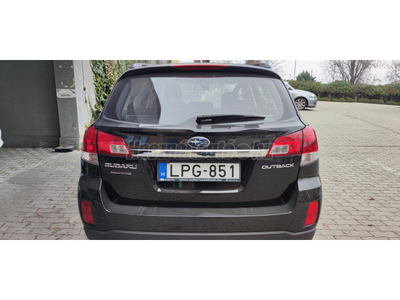 SUBARU OUTBACK 2.5 Trend CVT