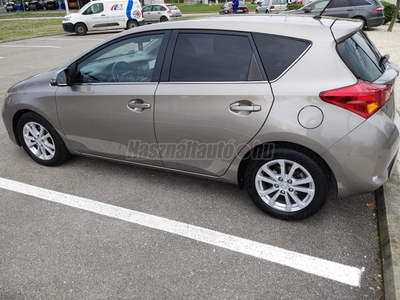 TOYOTA AURIS 1.4 D-4D Live ECO TELJES BŐR