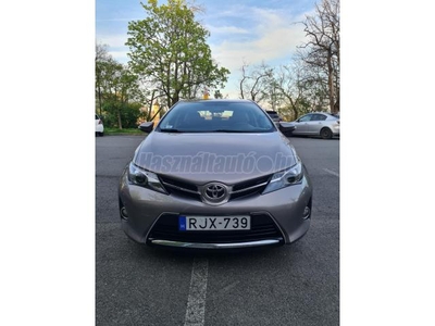 TOYOTA AURIS 1.6