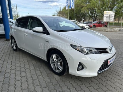 TOYOTA AURIS 1.8 HSD Sol (Automata) Bőr. Panoráma tető