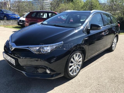 TOYOTA AURIS Touring Sports 1.8 HSD Executive (Automata) Kamera. tempomat. Navi . Digit klíma. félbőr. könnyűfém kerék. ülésfűtés