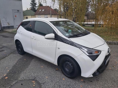 TOYOTA AYGO 1.0 x-play + style + cool&safe + connectivity