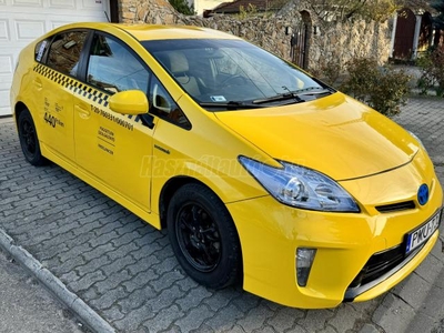 TOYOTA PRIUS 1.8 HSD Live (Automata)