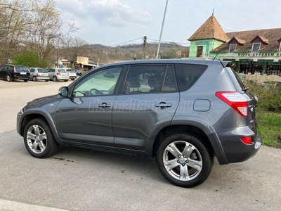 TOYOTA RAV 4 Rav4 2.2 DCAT Executive (Automata) AUTOMATA-GYÖNYÖRŰ BŐRBELSŐ-EXTRÁS