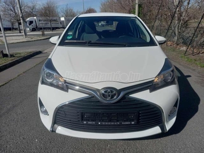 TOYOTA YARIS 1.33 Live Plus 79.E.KM !!! VEZETETT SZERVIZKÖNYV !!! TOLATÓ KAMERA !!! GYÁRI FÉNYEZÉS !!!