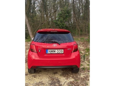 TOYOTA YARIS 1.4 D-4D Style Red