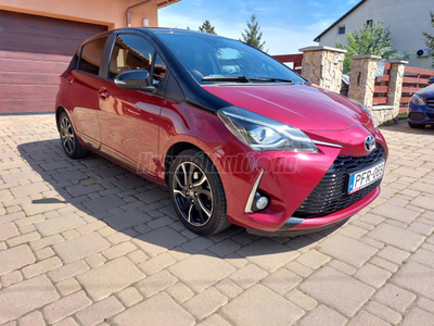 TOYOTA YARIS 1.5 Dual VVT-iE Selection Smart Red GPS. dupla klíma. kétszínű belső. magyar. sérülésmentes