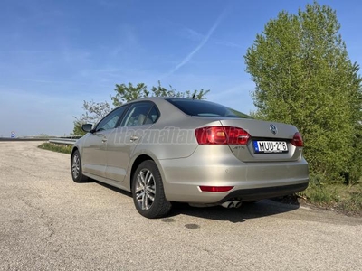 VOLKSWAGEN JETTA VI 1.4 TSI Highline