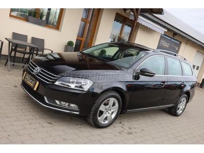 VOLKSWAGEN PASSAT Variant 2.0 CR TDI Comfortline BMT VEZETETT SZERVIZKÖNYV - NAVI - AKCIÓS ÁR!