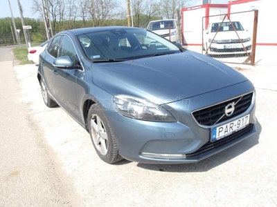 VOLVO V40 2.0 D [D3] Momentum 150 LE