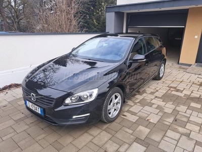 VOLVO V60 2.0 D [D2] Momentum