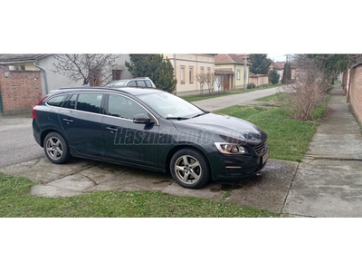 VOLVO V60 2.0 D [D3] Momentum